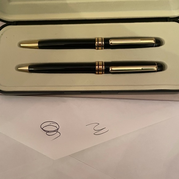 Airflyte Pen and Pencil set - Black with Gold Brass Colored Accents - Picture 4 of 4